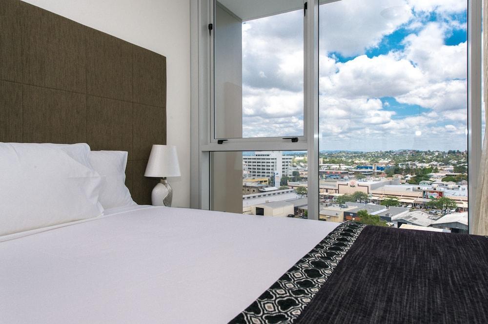 Empire Apartment Hotel Rockhampton Bagian luar foto