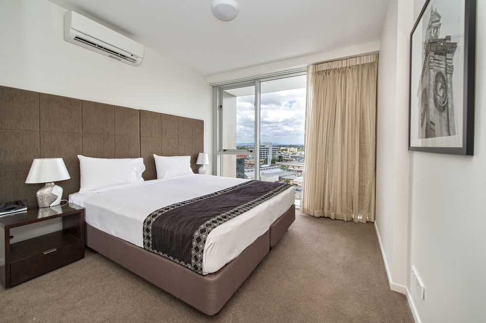 Empire Apartment Hotel Rockhampton Bagian luar foto