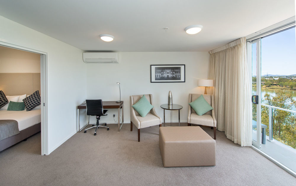 Empire Apartment Hotel Rockhampton Bagian luar foto