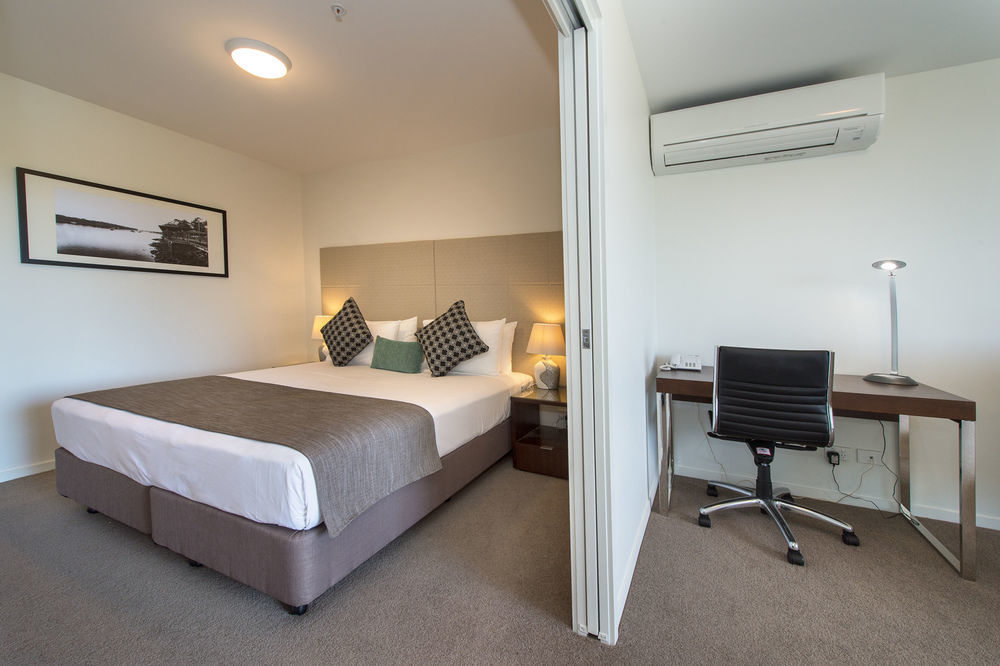Empire Apartment Hotel Rockhampton Bagian luar foto