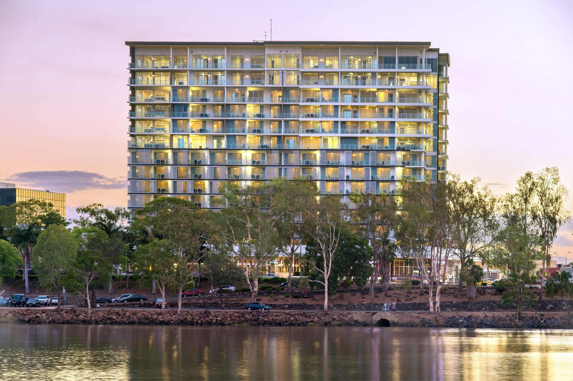 Empire Apartment Hotel Rockhampton Bagian luar foto