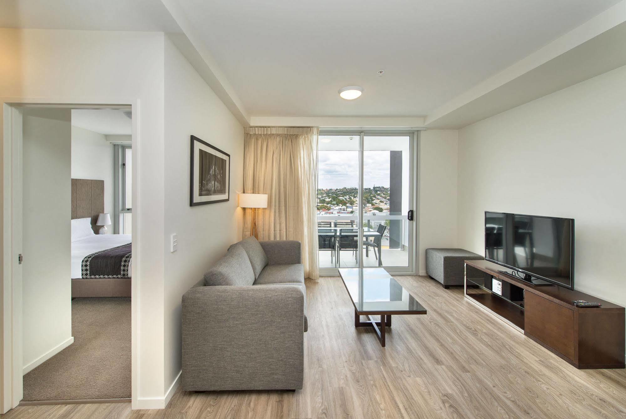 Empire Apartment Hotel Rockhampton Bagian luar foto
