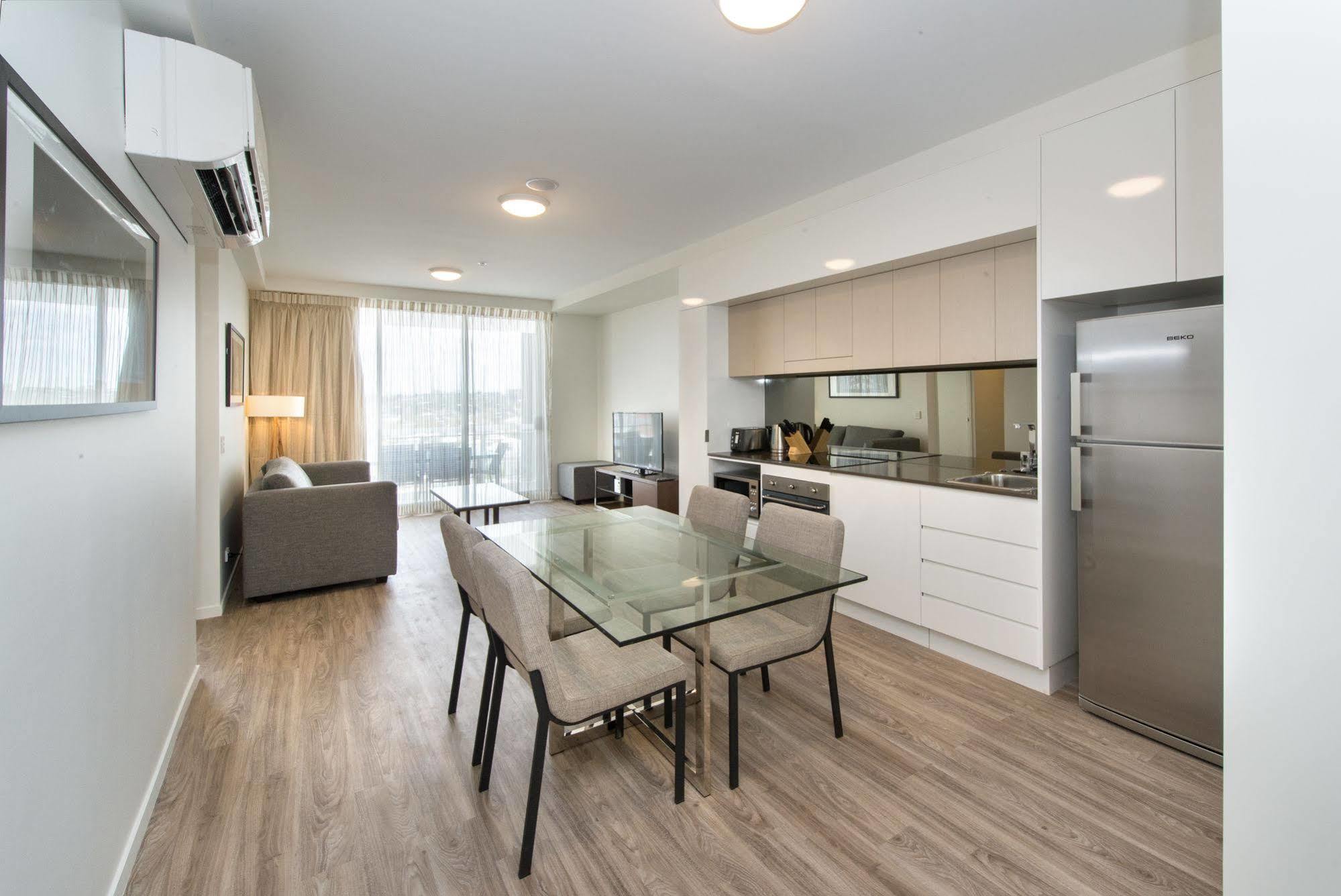 Empire Apartment Hotel Rockhampton Bagian luar foto