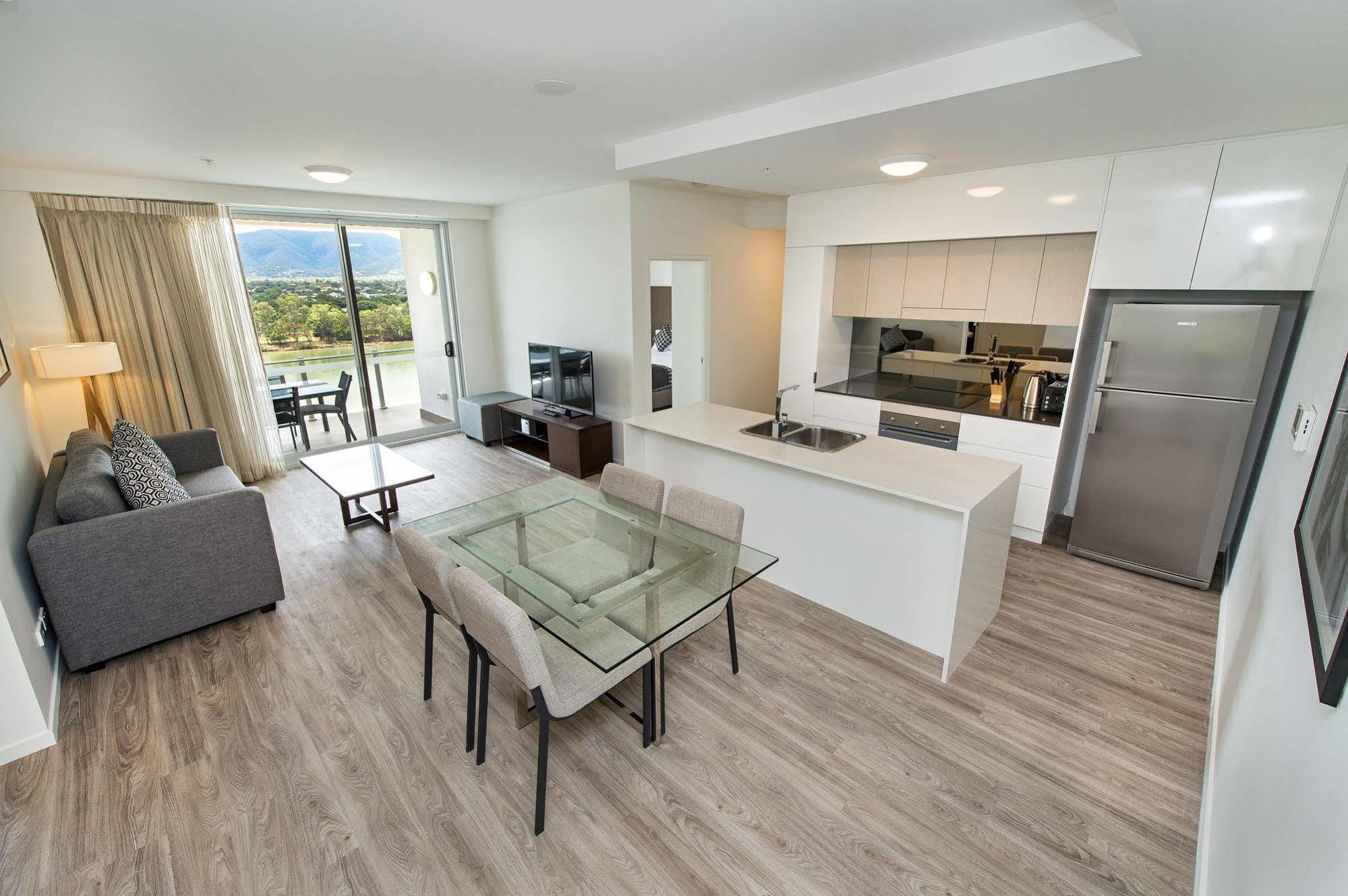 Empire Apartment Hotel Rockhampton Bagian luar foto