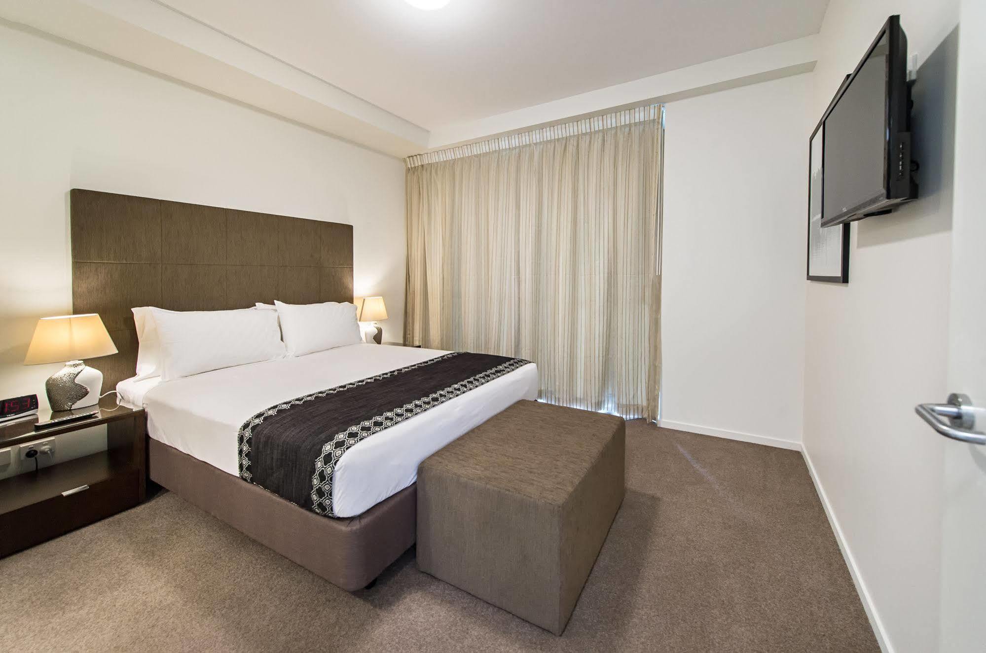 Empire Apartment Hotel Rockhampton Bagian luar foto