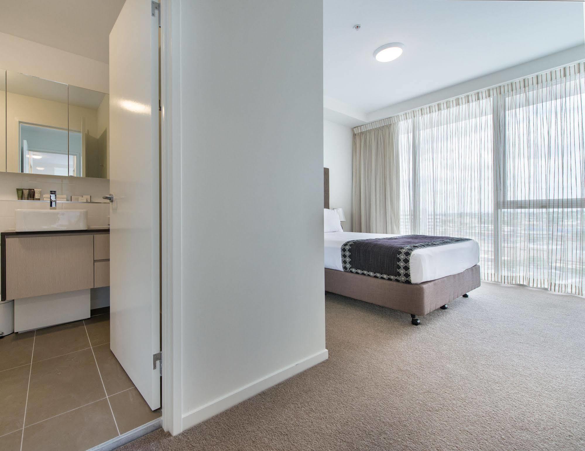 Empire Apartment Hotel Rockhampton Bagian luar foto