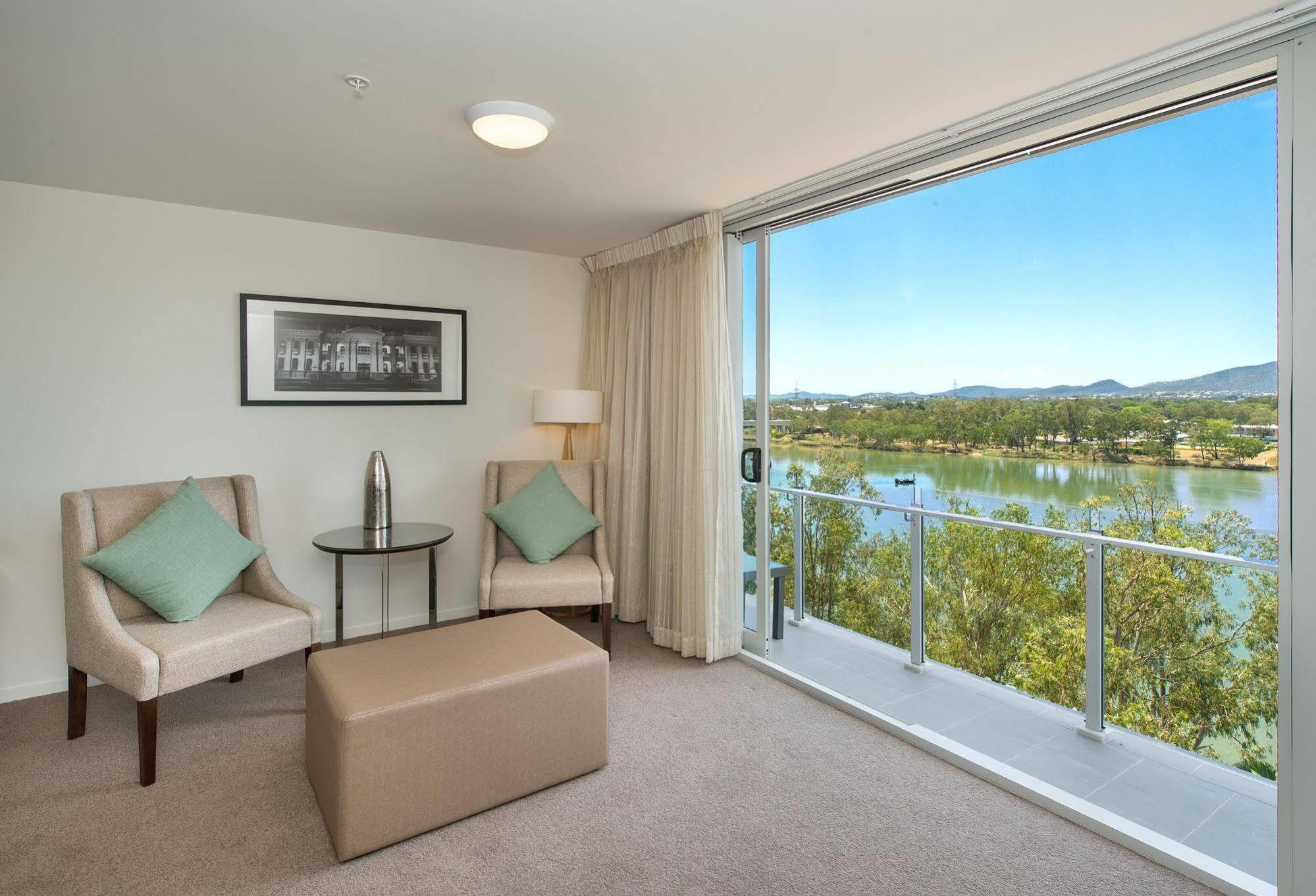 Empire Apartment Hotel Rockhampton Bagian luar foto