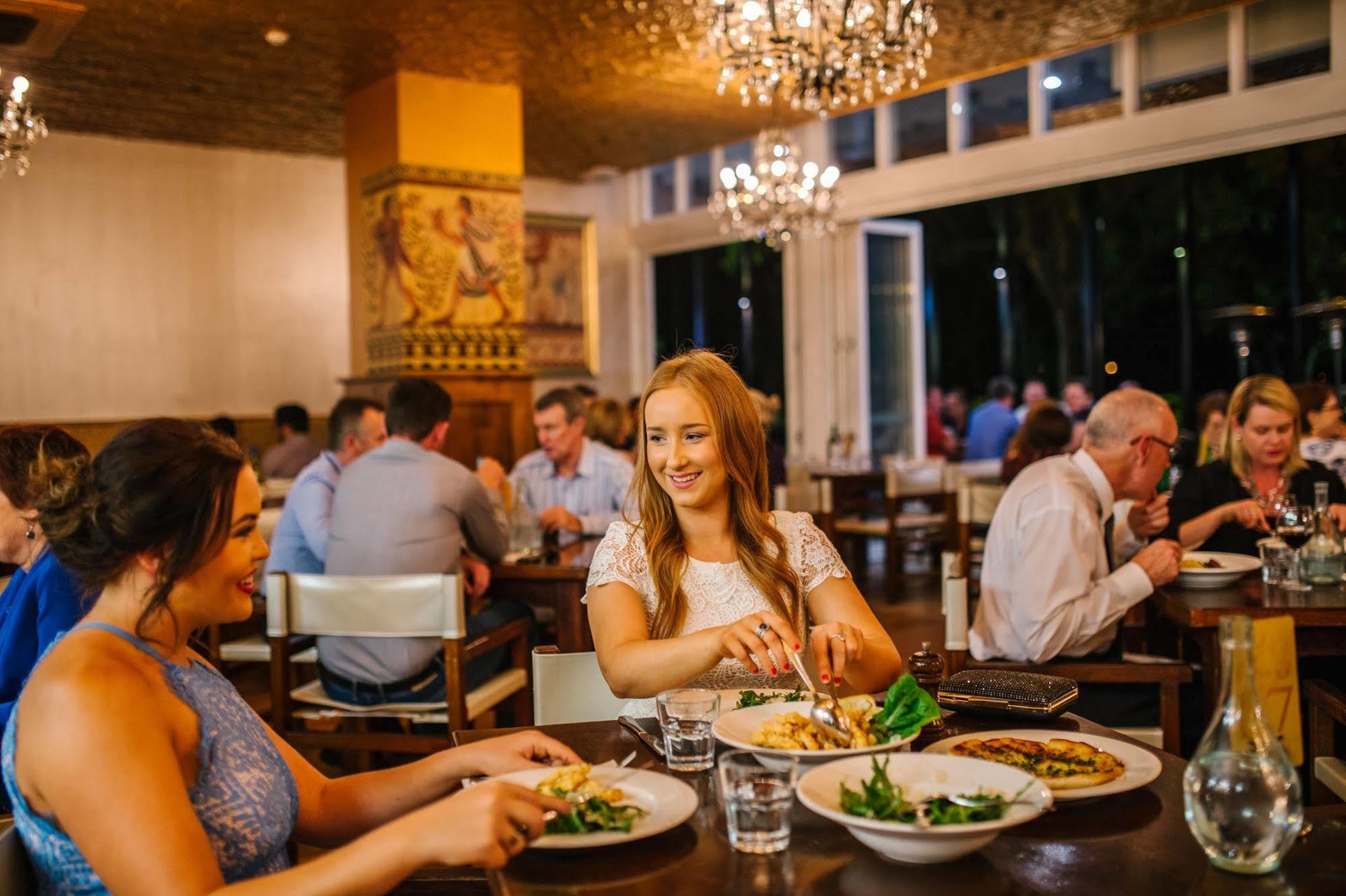 Empire Apartment Hotel Rockhampton Bagian luar foto