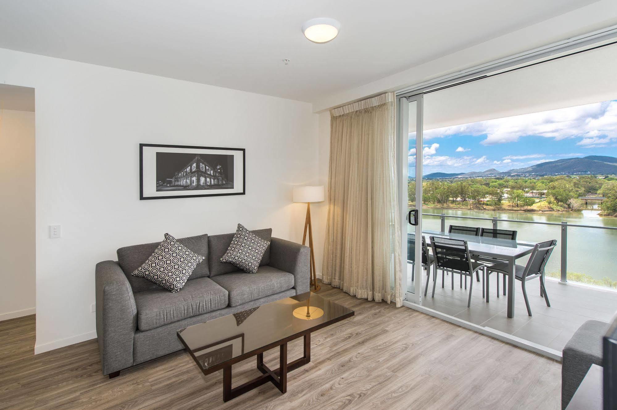 Empire Apartment Hotel Rockhampton Bagian luar foto